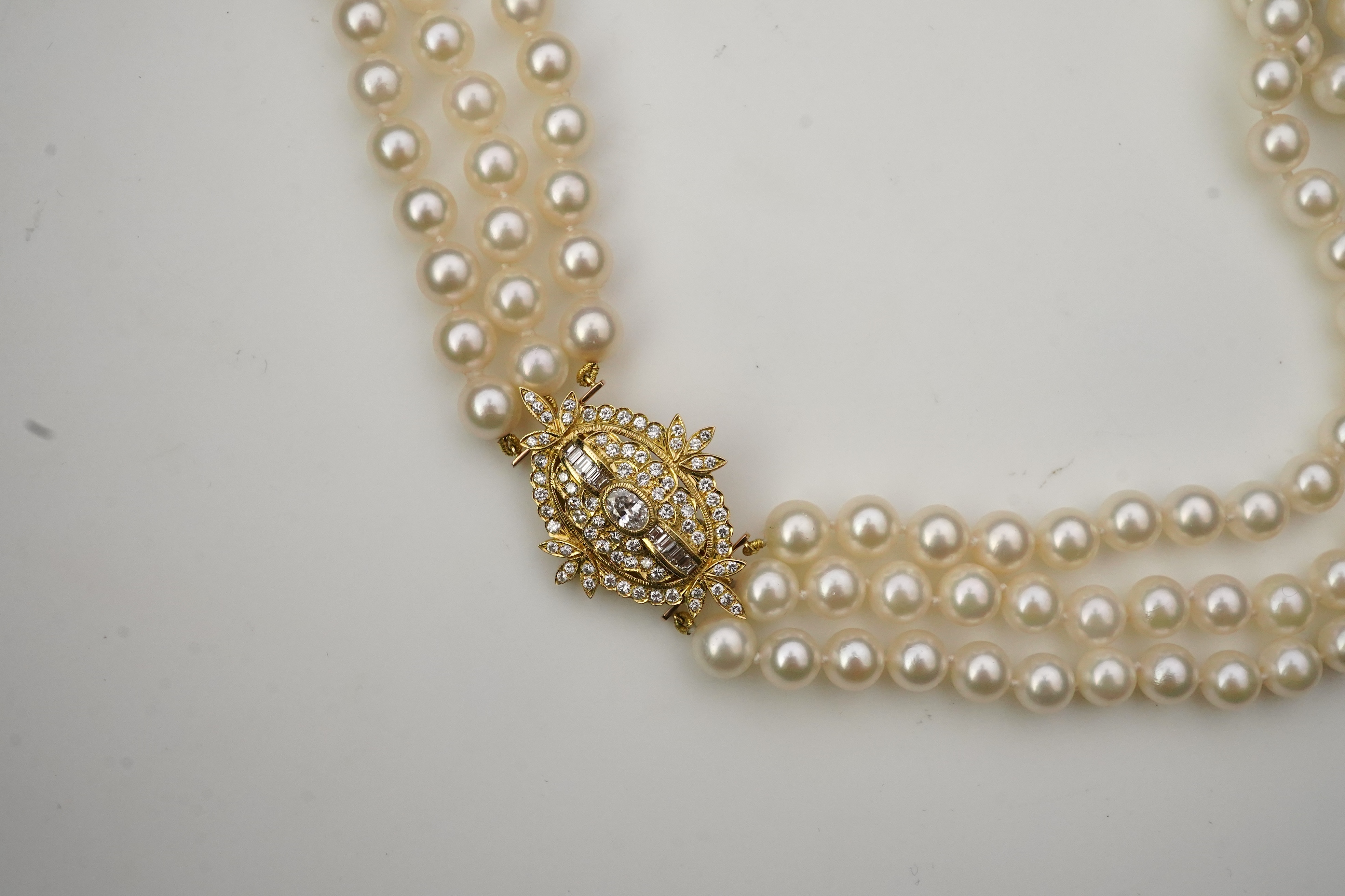 A cultured pearl and diamond necklace/brooch